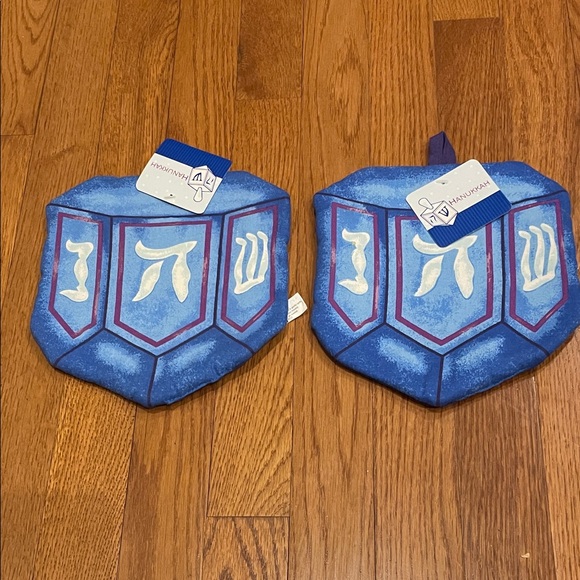 Hanukkah Kitchen Mitts, Towels and Potholder - Picture 3 of 8